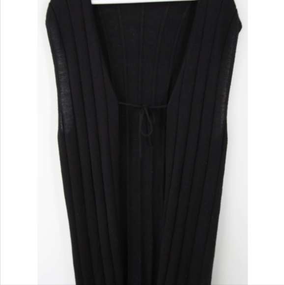 Black Knit Sleeveless Floor Length Cloak - Picture 4 of 6